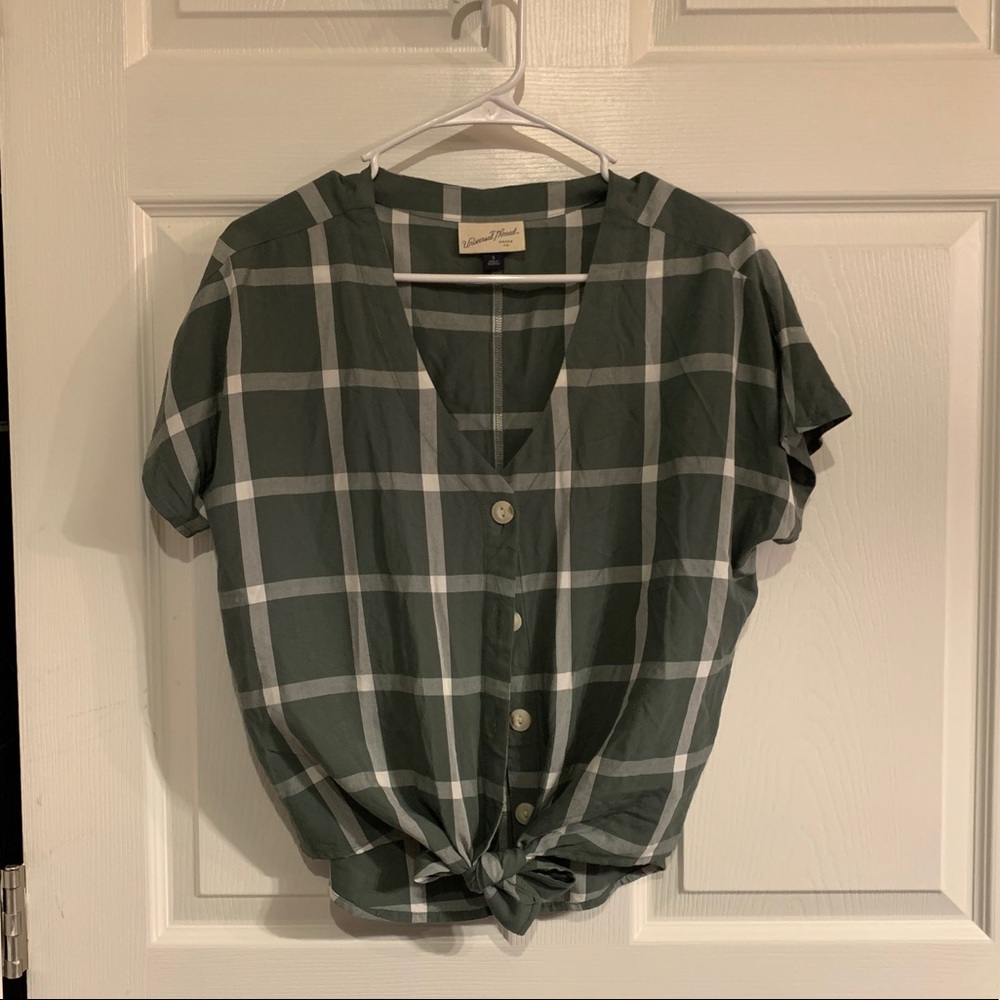 Women’s green short sleeved blouse